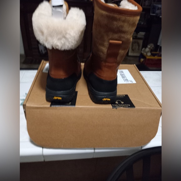 Grandpa’s never worn BRAND NEW UGG BOOTS - Picture 7 of 10